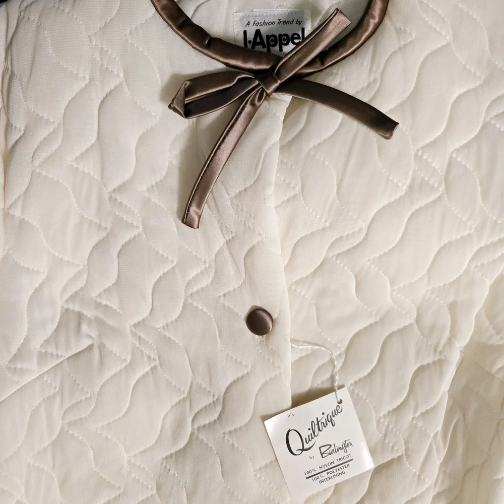 Vintage Cream Quilted Robe with Brown Sateen Accents Size Medium Snap Button NWT
